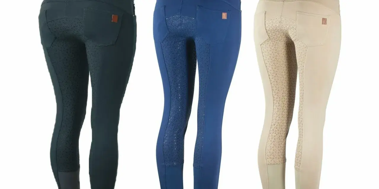 Drei Damen-Reithosen in Dunkelgrün, Blau und Beige mit Vollbesatz. Diese western Reithose sind ideal für Reiterinnen.