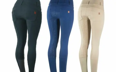 Drei Damen-Reithosen in Dunkelgrün, Blau und Beige mit Vollbesatz. Diese western Reithose sind ideal für Reiterinnen.