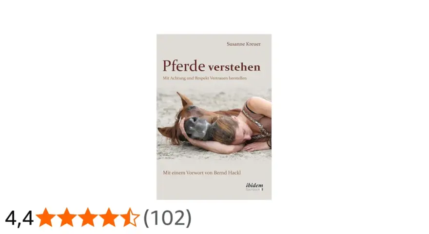 Buchcover: Frau und Pferd liegen eng aneinander, Symbol für die tiefe horse man ship. Titel: "Pferde verstehen".