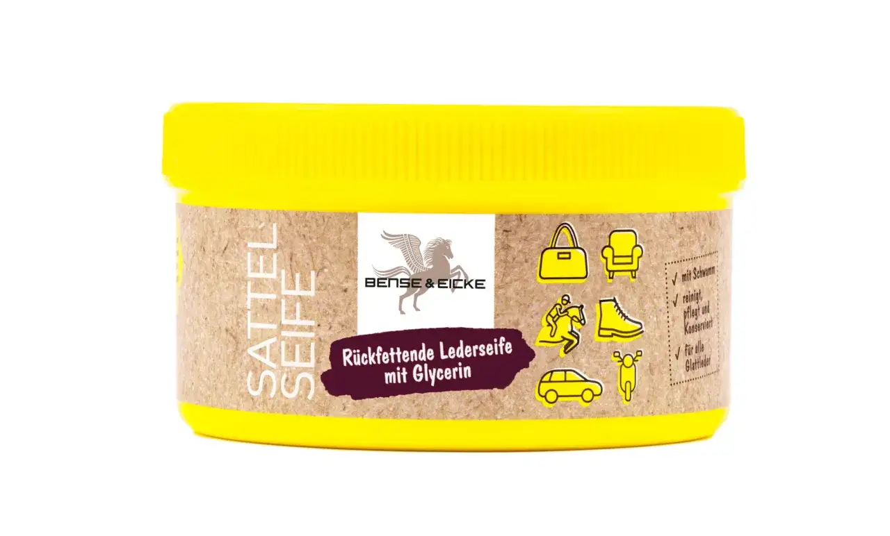Gelbe Dose mit Sattelseife. Ideal zum Sattel reinigen, pflegt und konserviert Glattleder. Mit Glycerin.